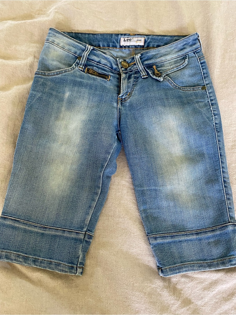 Vintage Lee light wash Blue Denim knee Shorts